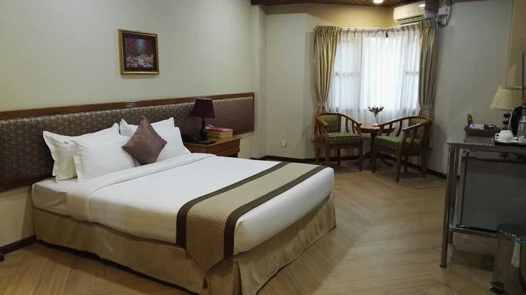 Royal Khattar Hotel Yangon Exterior photo
