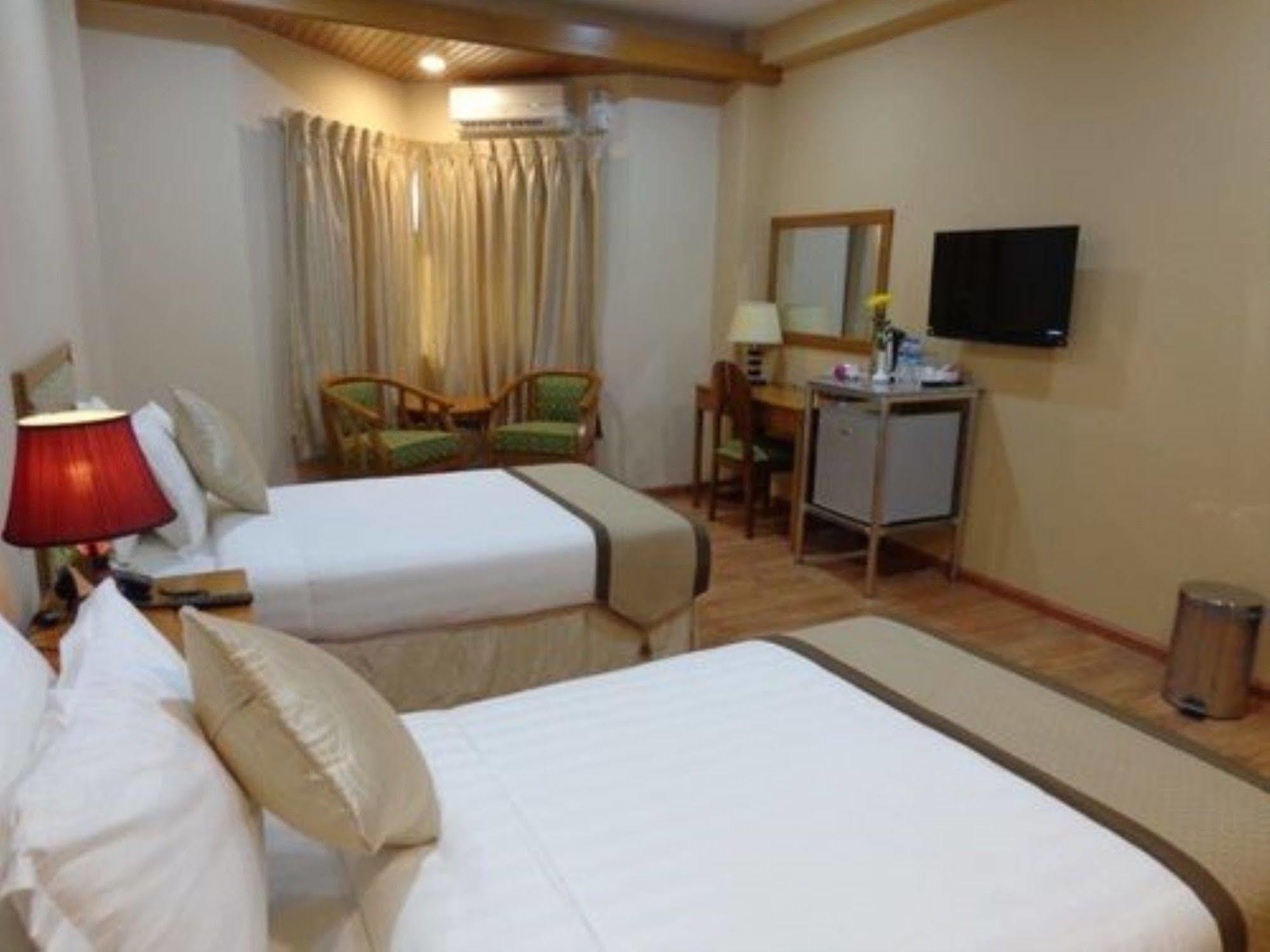 Royal Khattar Hotel Yangon Exterior photo