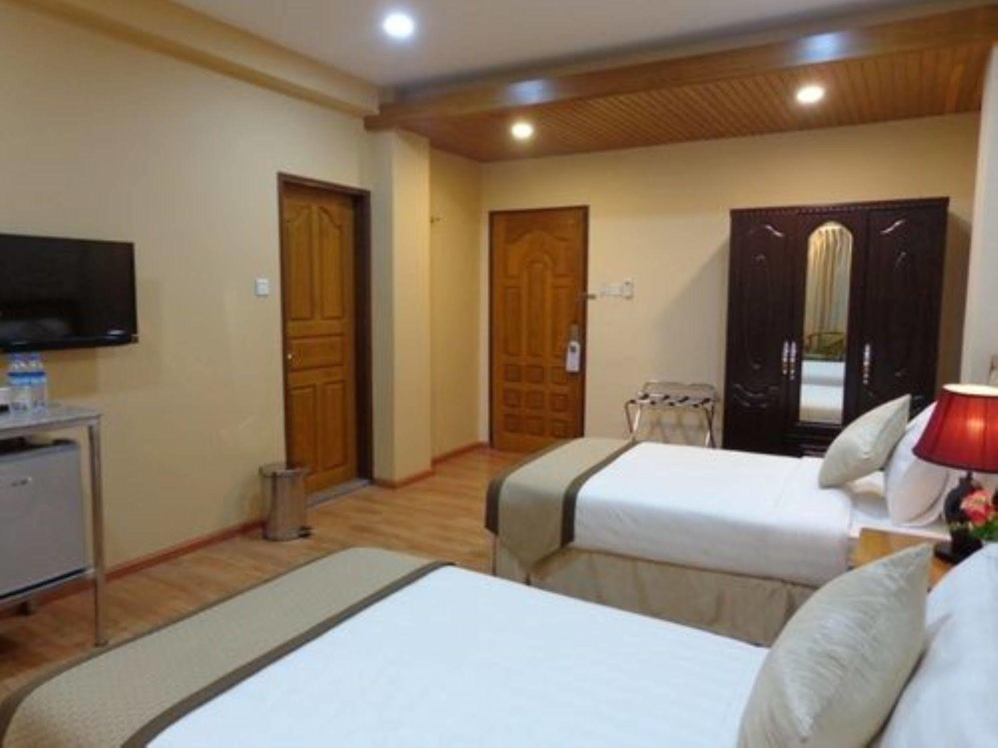 Royal Khattar Hotel Yangon Exterior photo