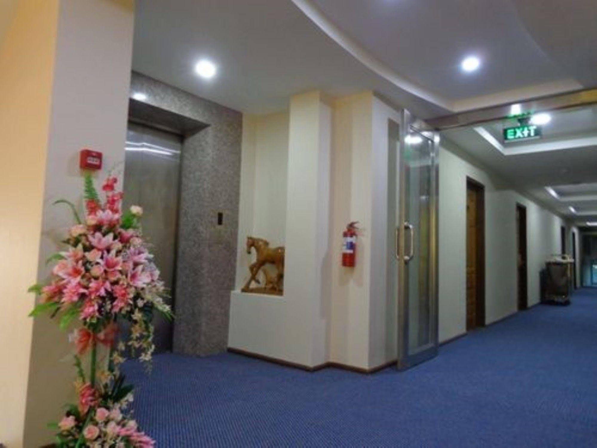Royal Khattar Hotel Yangon Exterior photo