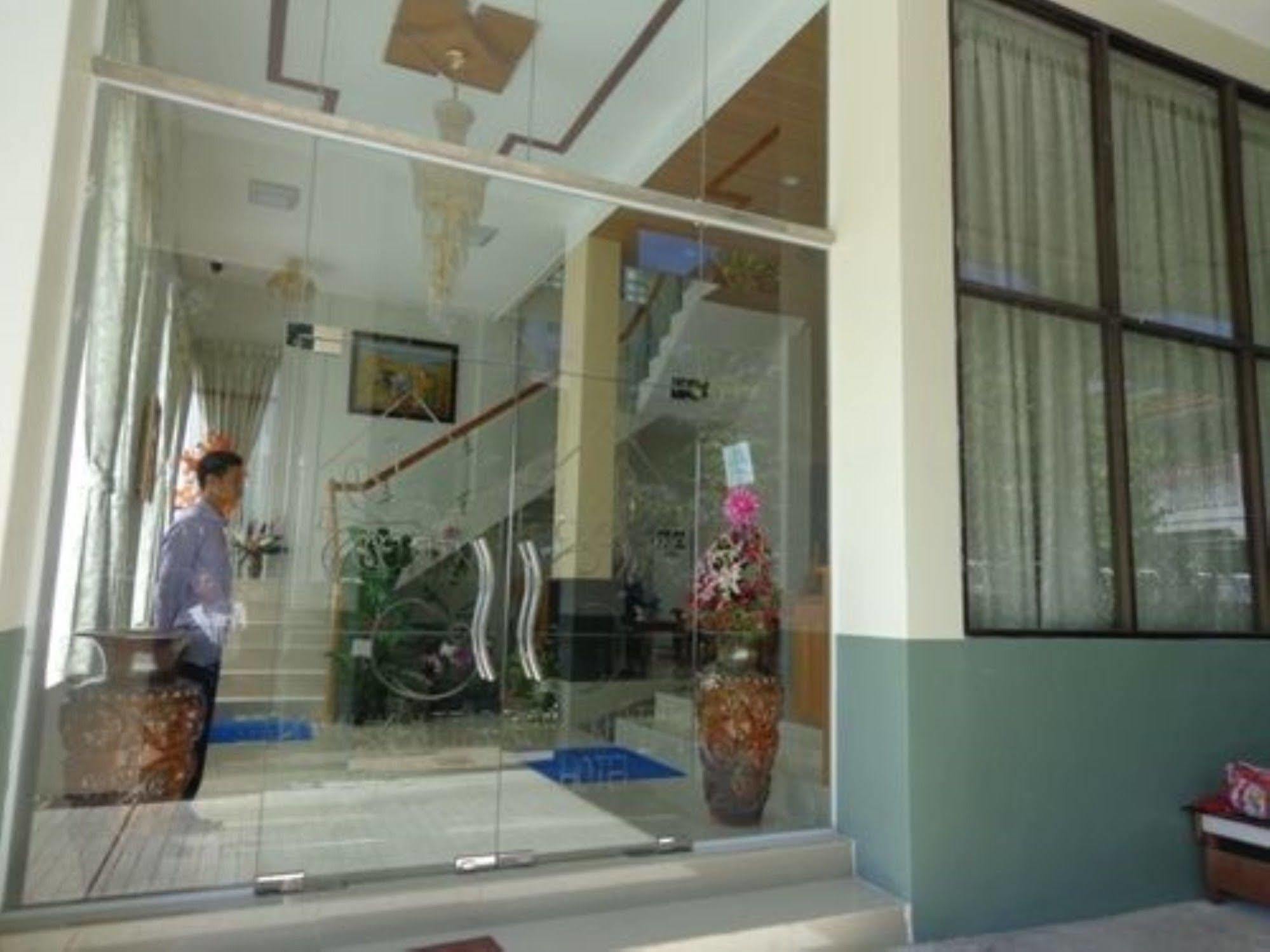 Royal Khattar Hotel Yangon Exterior photo